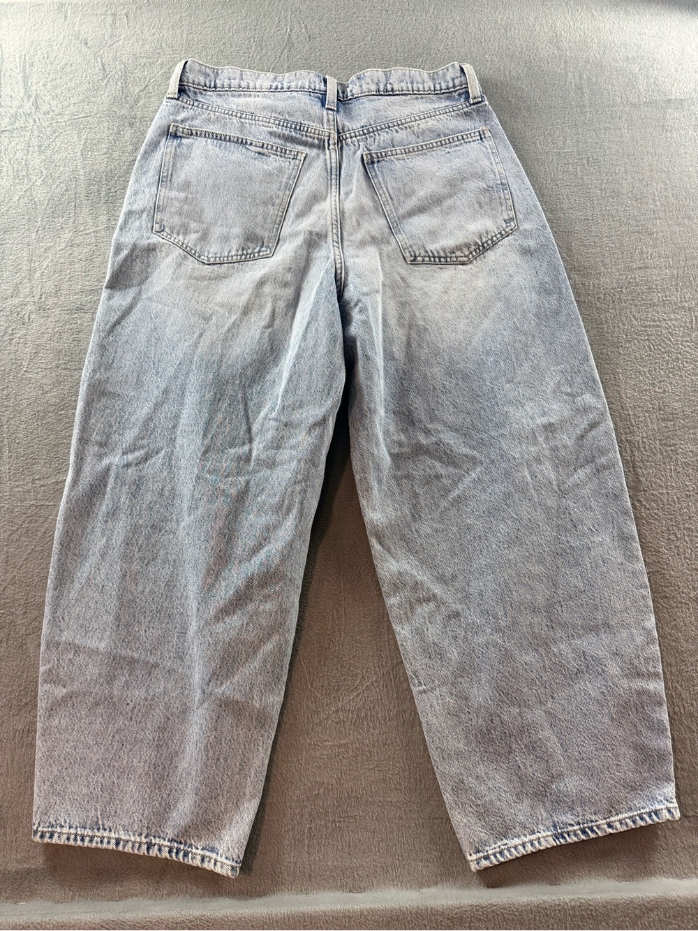 Universal Thread - Light-Wash High-Rise Easy Barrel Jeans - Picture 2 of 11